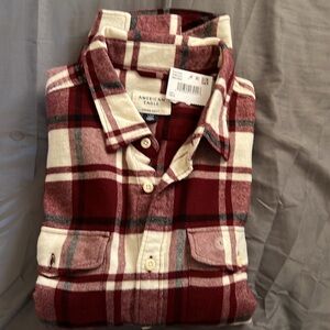 NWT. American Eagle long sleeves. Size L